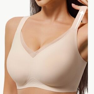 NWOT Bra No Underwire Full Coverage Cream Wireless Lace Cozy Feminine Size L